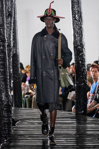 Look 28
